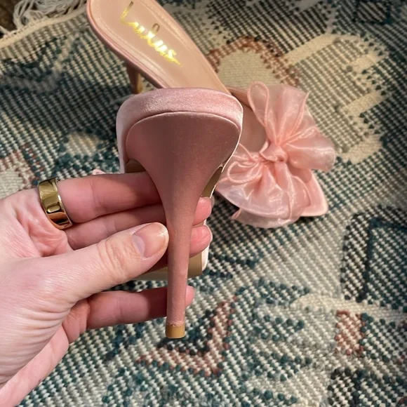 LULUS satin bow heels - Picture 5 of 6
